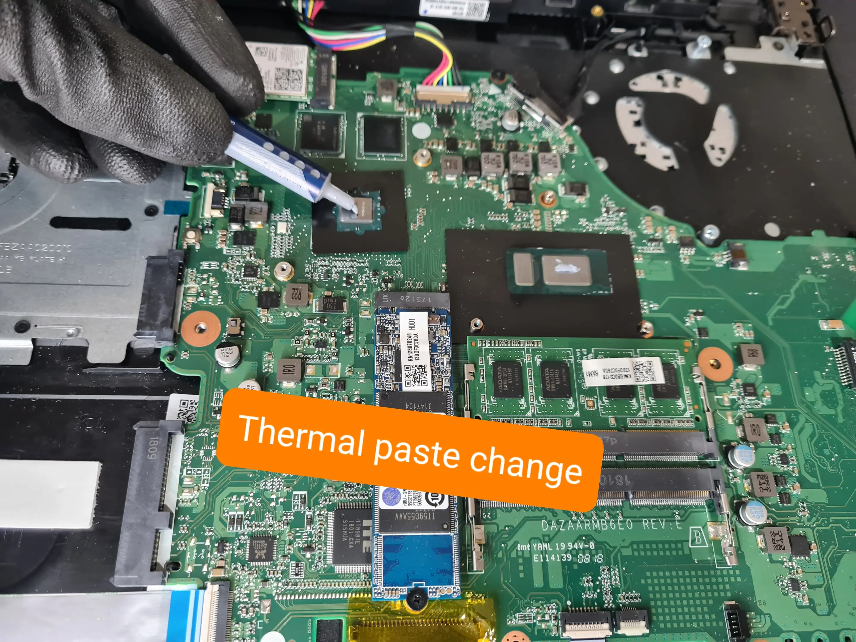 Changing thermal paste